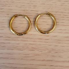 Brincos, como reportado por DierenPark Amersfoort utilizando o iLost