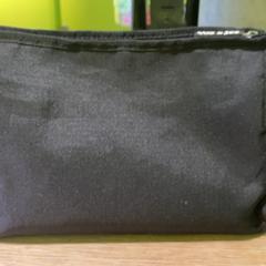 Taška Black Beauty bag, jak nahlášeno MEININGER Hotel Berlin East Side Gallary pomocí iLost