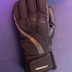 Handschoenen, zoals gemeld door Schaatsbaan Rotterdam met iLost