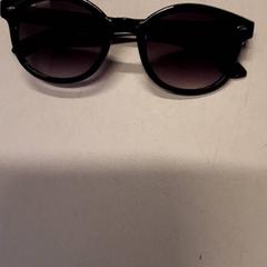 Sonnenbrille, gemeldet von Qbuzz ZHN über iLost