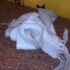 ファーマフラー sjaal, wit, grijs がiLostで Pathé Nijmegen によって報告されました