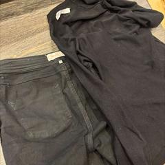 Zwarte trui en broek en trui, som rapportert av WestCord Hotel Eindhoven ved bruk av iLost