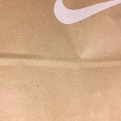 Puchase nike がiLostで Designer Outlet Roermond によって報告されました