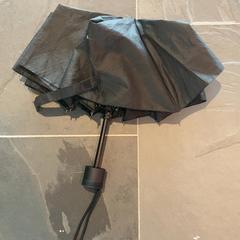 傘 Zwarte paraplu がiLostで Pathé Nijmegen によって報告されました