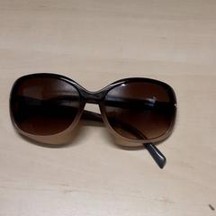 サングラス がiLostで Arriva Oost-Brabant によって報告されました