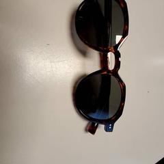 Solglasögon, rapporterat av Connexxion Haarlem IJmond med iLost