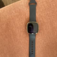 Fitbit horloge goudkleurig, zwart bandje, iLost-i jakinarazi zaion moduan