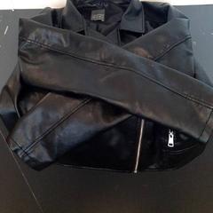 ジャケット がiLostで Qbuzz servicepunt  Emmen によって報告されました