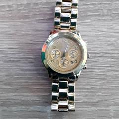 Náramkové hodinky, jak nahlášeno EBS Tramplein pomocí iLost