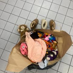 Bundle of clothes/toys, ha sido reportado por Ramada by Wyndham Amsterdam Airport Schiphol con iLost