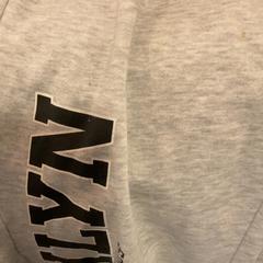 Sporthose gris, marque terranova, gemeldet von MEININGER Hotel Marseille Centre la Joliette über iLost