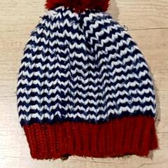 Kleding Muts, como reportado por Centraal magazijn utilizando o iLost