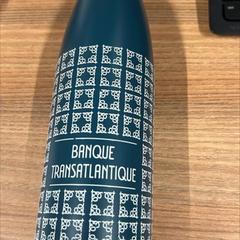 Láhev na vodu blue, jak nahlášeno Vrije Universiteit Brussel (VUB) pomocí iLost