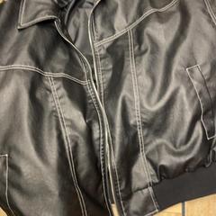 Jaqueta Zwart, segons ha informat IKEA Delft mitjançant iLost