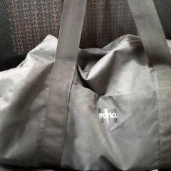 Saco, como reportado por allGo Almere utilizando o iLost