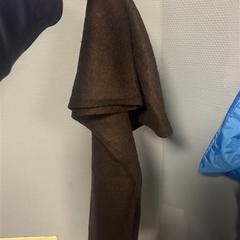 Châle Bruin, a été signalé par Park Centraal Amsterdam utilisant iLost