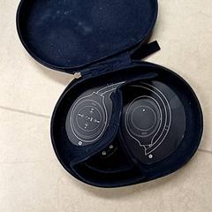 Headphone case koptelefoonhoude, as reported by Qbuzz GD Groningen Peizerweg using iLost