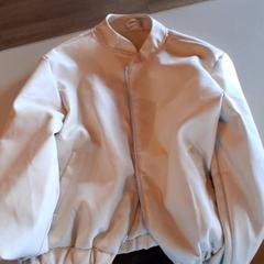 Jas Zeeman beige leren, zoals gemeld door Familiepark Drievliet met iLost