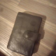 Zwart portemonnee, iLost에 보고됨