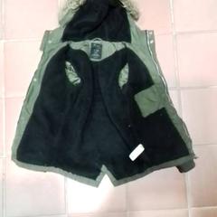 Casaco, como reportado por Apenheul utilizando o iLost