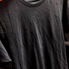 Roupa & Camisa Black, segundo informou KABUL à GoGo / Teatro usando iLost