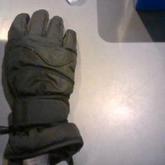 Luva, como reportado por SnowWorld Landgraaf utilizando o iLost