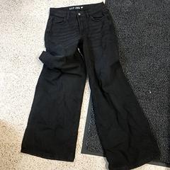 Roupa - Broek, como reportado por Regio Limburg - Leuven utilizando o iLost