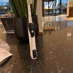 Spazzolino elettrico, come riportato da Van der Valk Hotel Veenendaal utilizzando iLost