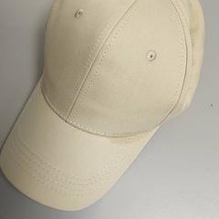 Kleding - Petje Lichtbeige, zoals gemeld door Centraal magazijn met iLost