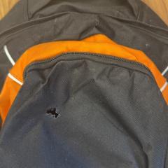 حقائب الظهر والحقائب النهارية Zwart، كما تم الإبلاغ عنه بواسطة GVB عبر iLost