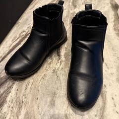 くつ がiLostで Van der Valk Hotel Amsterdam-Amstel によって報告されました