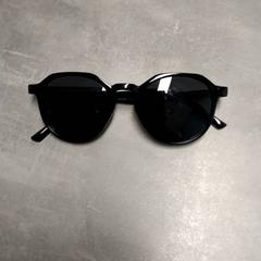 Sunglasses Zwart, as reported by Arriva Friesland / Groningen using iLost