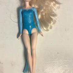 Docka & Barbie, rapporterat av Artis med iLost