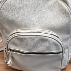 Mochila, ha sido reportado por Connexxion Amstelland-Meerlanden Schiphol Noord con iLost