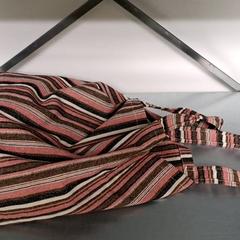 Hordtáska Randig röd/vit/svart, amint azt Keolis Lund az iLost segítségével jelentette.