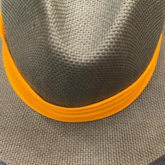 Cappello, come riportato da Rotterdam The Hague Airport utilizzando iLost