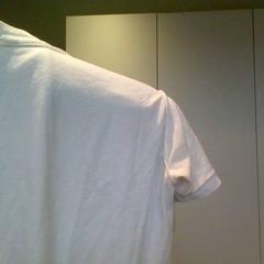 Camisa t-shirt blanche, como reportado por MEININGER Hotel Lyon Centre Berthelot utilizando o iLost
