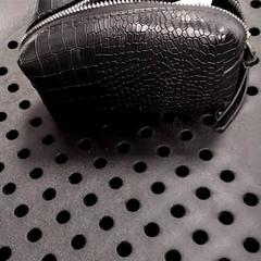 Necesser Zwart, segons ha informat Arriva Infoshop Enschede mitjançant iLost