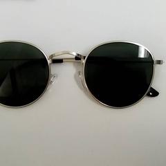 Sonnenbrille Goudkleurig, gemeldet von Bobbejaanland über iLost