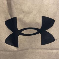 Purchase under armour, gemeldet von Designer Outlet Roermond über iLost