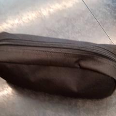 Necesser, segons ha informat Rotterdam The Hague Airport mitjançant iLost