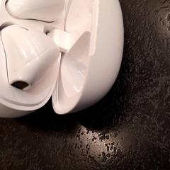 Słuchawka, zgłoszono przez Rotterdam The Hague Airport przy użyciu iLost