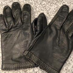 Luvas Black, segundo informou MEININGER Hotel Berlin "Mitte" Humboldthaus usando iLost