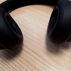 İLost kullanarak Qbuzz Fryslân tarafından bildirildiği gibi Kulaklıklar Zwart