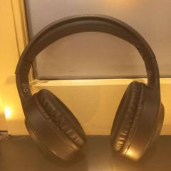 Sluchátka Zwart, jak nahlášeno Arriva Limburg Zuid pomocí iLost