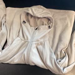 Txanoa Beige, gisa salatu by Johan Cruijff ArenA iLost erabiliz