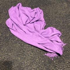 Šátek, jak nahlášeno Van der Valk Hotel Utrecht pomocí iLost