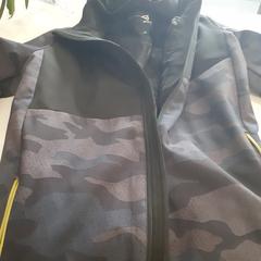 Veste, a été signalé par Centraal magazijn utilisant iLost