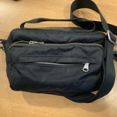 Skulderveske van Bakker, som rapportert av Gemeente Amsterdam ved bruk av iLost