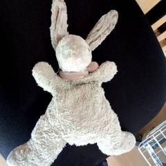 Przytulanka Lapin, zgłoszono przez IKEA Villiers-sur-Marne przy użyciu iLost
